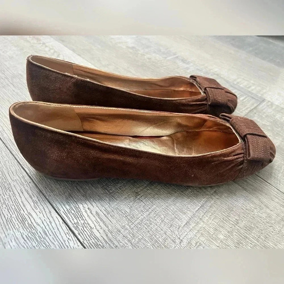 Salvatore Ferragamo Brown Suede
Bow Front Ballerina Flats Size 11 - Picture 4 of 5